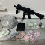 İzmir Menderes’te, 29 yıl hapis cezası bulunan firari hükümlü düzenlenen operasyonla yakalandı.