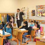 Cizre İlçe Milli Eğitim Müdürü, okullarda incelemelerde bulunarak öğrencilerle buluştu.