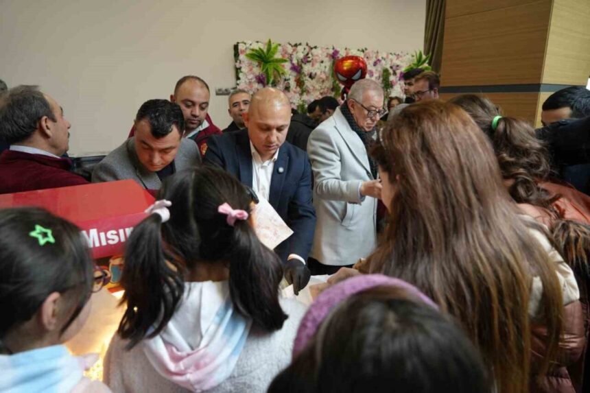 Kırıkkale’de çocuklar için düzenlenen şenlikte aileler oyunlar ve etkinliklerle keyifli vakit geçirdi. Kırıkkale’de çocuklar için düzenlenen şenlikte aileler oyunlar ve etkinliklerle keyifli vakit geçirdi.