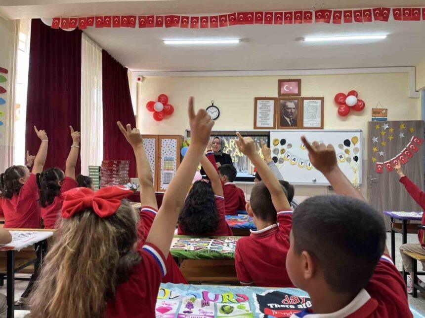 Uzmanlar, akran zorbalığının temelinin aile ilişkileri olduğunu vurguladı