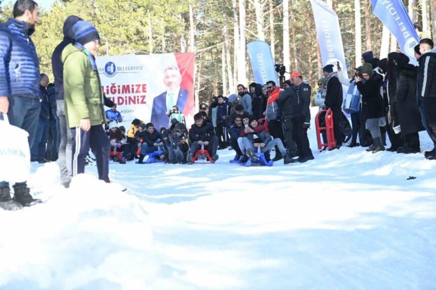 Çorum’da düzenlenecek kar festivalinde vatandaşlar keyifli zaman geçirecek. Çorum’da düzenlenecek kar festivalinde vatandaşlar keyifli zaman geçirecek.