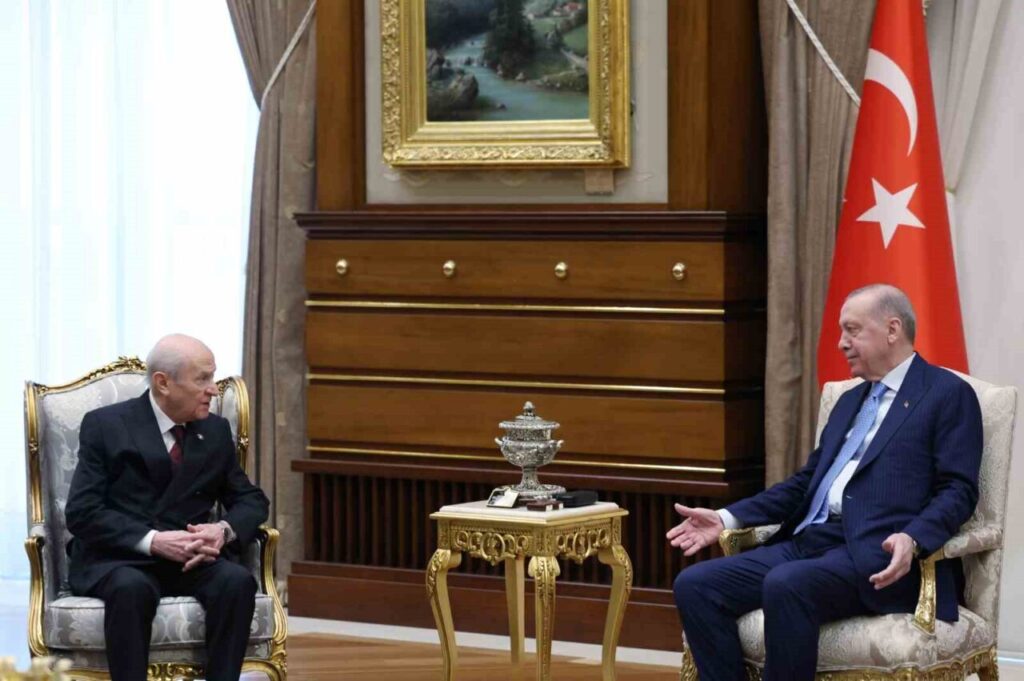 Cumhurbaşkanı Erdoğan, MHP Genel Başkanı Bahçeli ile Cumhurbaşkanlığı Külliyesi’nde görüştü.