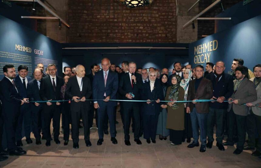 Cumhurbaşkanı Erdoğan, hediye edilen eserlerin sergileneceği mekânın restorasyonunu tamamlamak üzere olduklarını belirtti. Cumhurbaşkanı Erdoğan, hediye edilen eserlerin sergileneceği mekânın restorasyonunu tamamlamak üzere olduklarını belirtti.