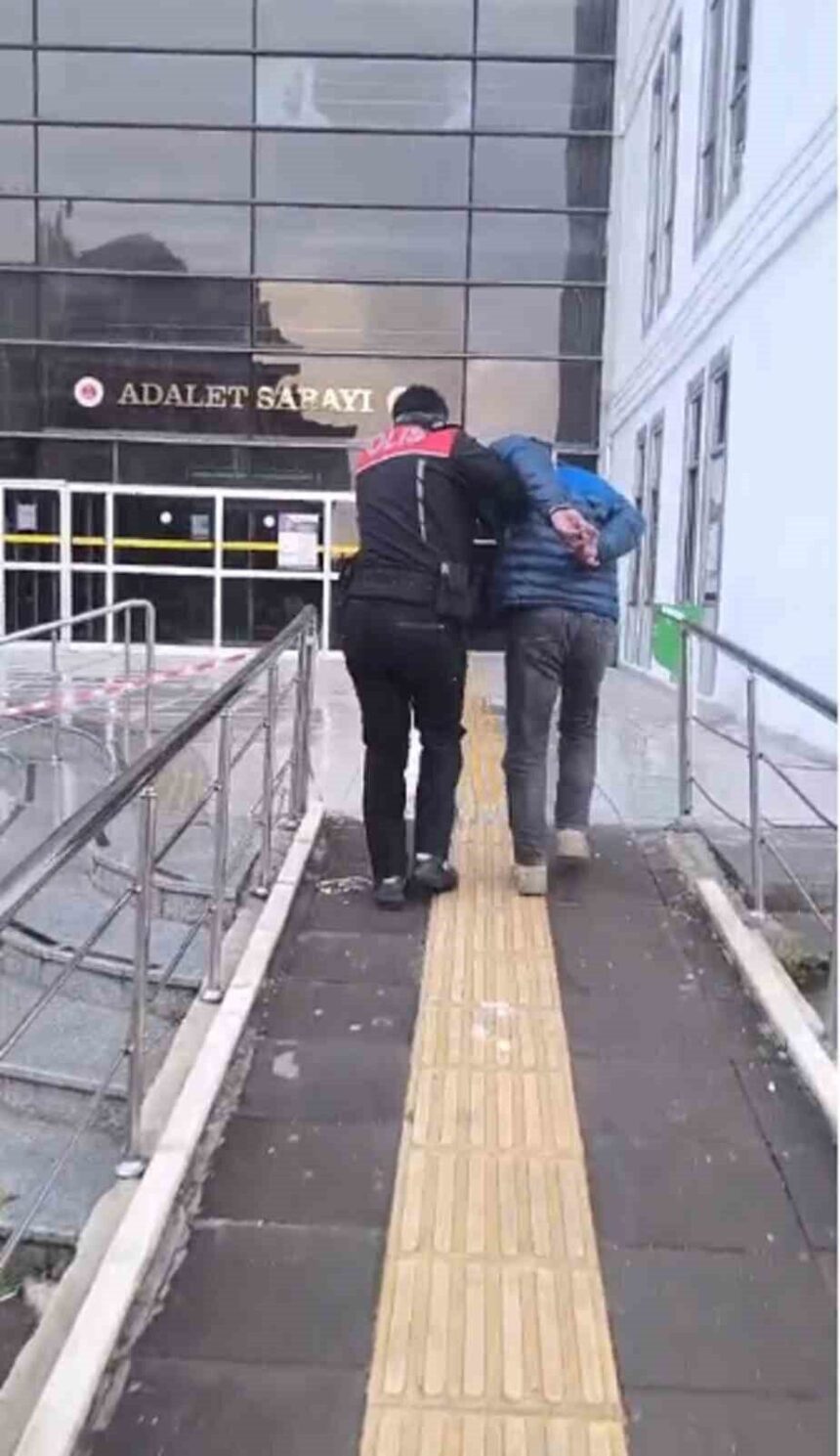 Hatay’da sahte kimlik kullanan, Cumhurbaşkanı’na hakaretten hapis cezası bulunan kişi yakalandı.