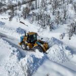 Diyarbakır Büyükşehir Belediyesi, Çüngüş’teki 1.500 metre rakımındaki kırsal yolları açma çalışmalarına devam ediyor.