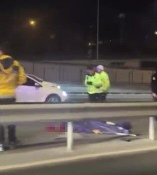 Merter D-100 karayolunda emniyet şeridine giren araçla çarpan motosikletli hayatını kaybetti