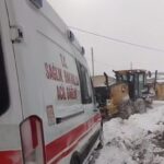 Darende Belediyesi, yoğun kar yağışı nedeniyle kırsal bölgelerde 24 saat kesintisiz mücadele ediyor.