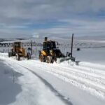 Darende Belediyesi, kar yağışının ardından kırsal alanlardaki ulaşımı sağlamak için karla mücadele çalışmaları yapıyor.
