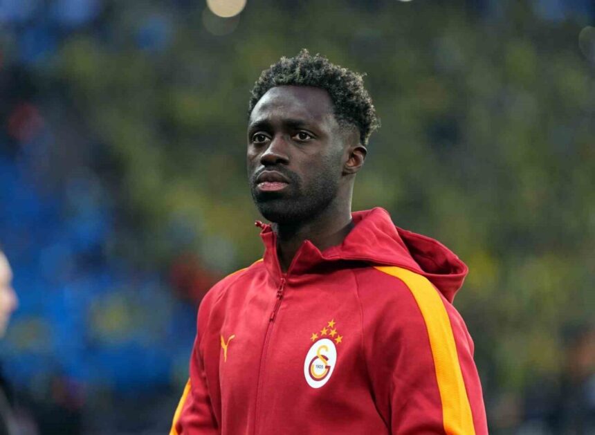 Galatasaray’lı Davinson Sanchez, Fenerbahçe karşısında 100. maçına çıktı. Galatasaray’lı Davinson Sanchez, Fenerbahçe karşısında 100. maçına çıktı.