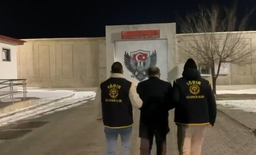 Iğdır’daki izinsiz yürüyüşte gözaltına alınan DEM Parti İl Başkanı Deniz Kaynar tutuklandı. Iğdır’daki izinsiz yürüyüşte gözaltına alınan DEM Parti İl Başkanı Deniz Kaynar tutuklandı.