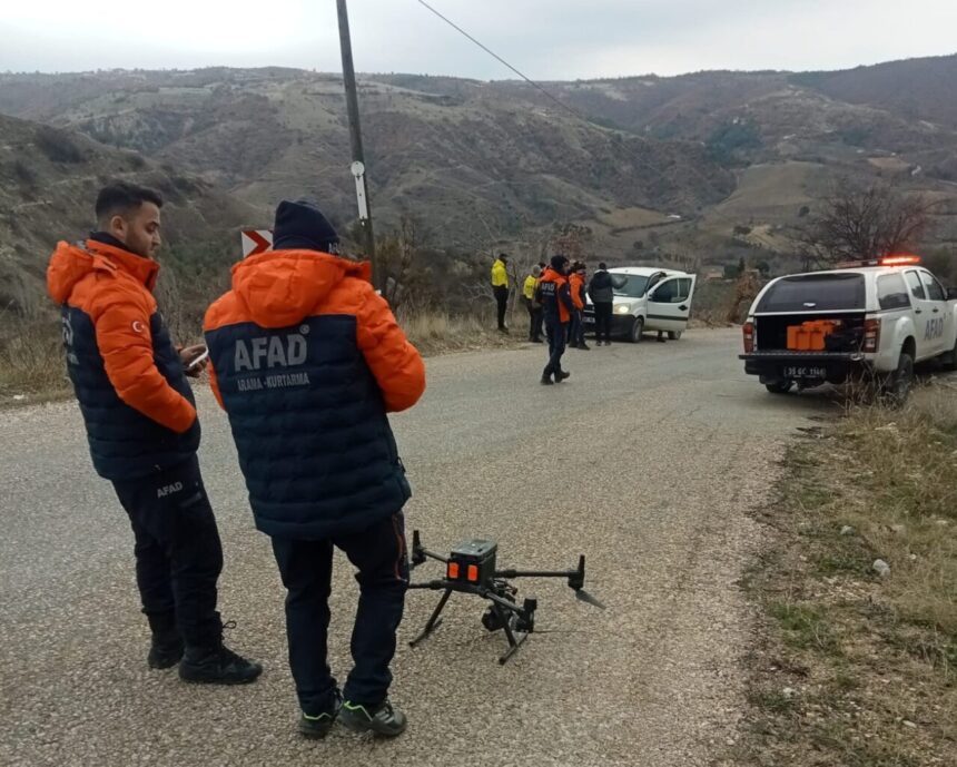 Demirci’de kaybolan 59 yaşındaki Şerife Çınar için arama kurtarma çalışmaları başlatıldı.