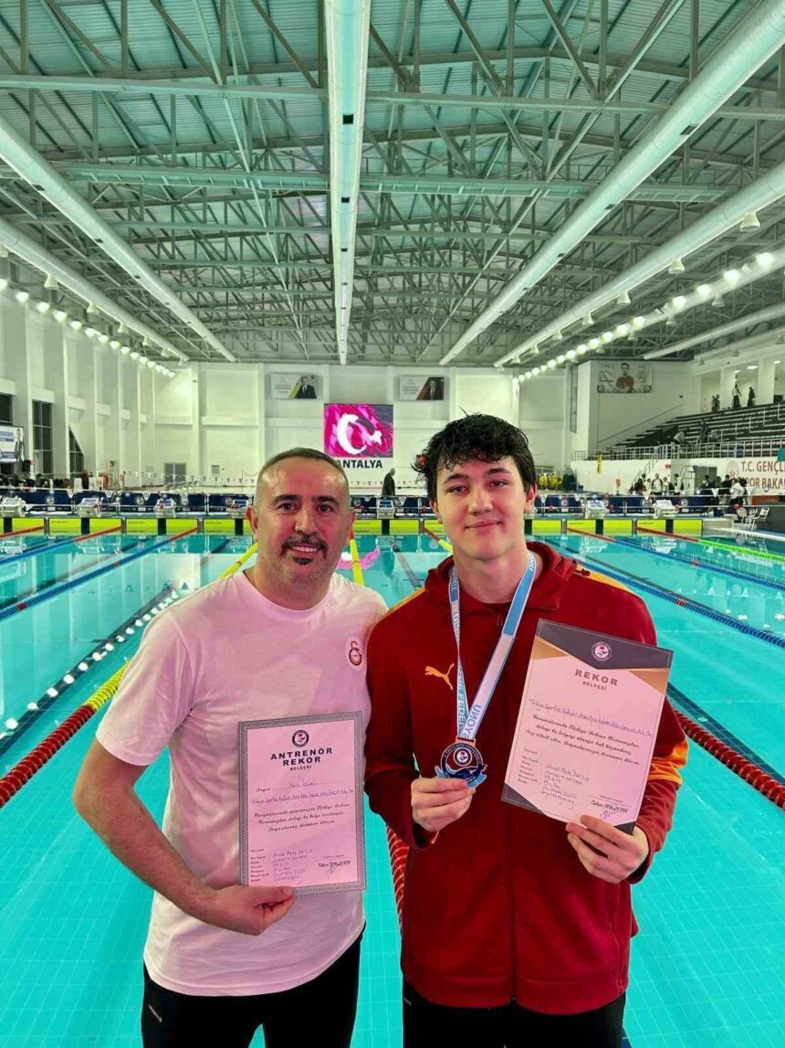 Antalya’da düzenlenen Kulüpler Arası Kısa Kulvar Yüzme Şampiyonası’nda Pamukkale Spor Kulübü 19 madalya elde etti.