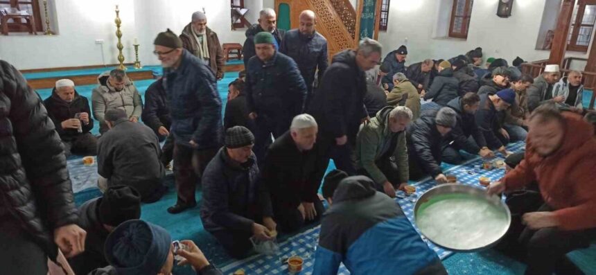 Devrek’te Yılın İlk Sabah Namazı Buluşması Merkez Camii’nde Gerçekleşti
