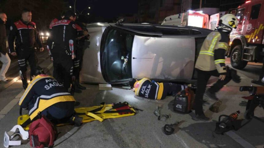 Karaman’da park halindeki araca çarpan otomobilin sürücüsü, aracın altında kaldı ve hastaneye kaldırıldı. Karaman’da park halindeki araca çarpan otomobilin sürücüsü, aracın altında kaldı ve hastaneye kaldırıldı.