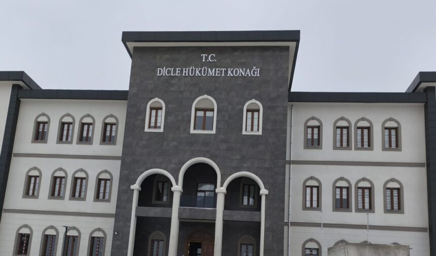 Diyarbakır Dicle Kaymakamlığı, 2025’te ilçe genelinde narkotik ve terörle mücadele verilerini açıkladı. Diyarbakır Dicle Kaymakamlığı, 2025’te ilçe genelinde narkotik ve terörle mücadele verilerini açıkladı.