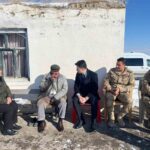 Digor Kaymakamı Ahmed Tayyib Kahraman, Çatak köyünde vatandaşlarla bir araya geldi.