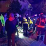 Kartepe’de direğe çarpan araç kullanılamaz hale geldi, yaralı sürücü hastaneye götürüldü.