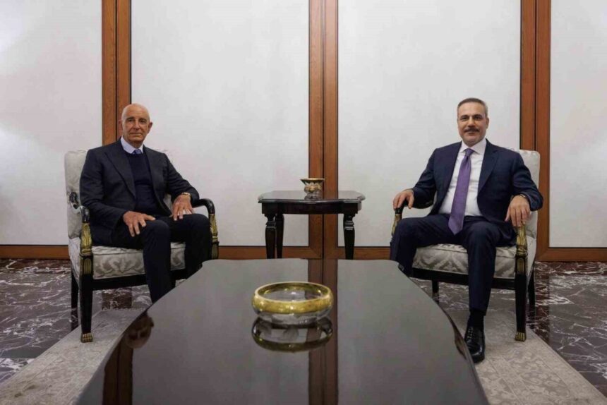 Dışişleri Bakanı Hakan Fidan, ABD’nin Ankara Büyükelçisi Tom Barrack ile bir araya geldi. Dışişleri Bakanı Hakan Fidan, ABD’nin Ankara Büyükelçisi Tom Barrack ile bir araya geldi.