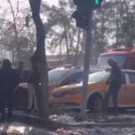 Diyarbakır’ın Yenişehir ilçesinde 3 taksinin karıştığı trafik kazasında maddi hasar oluştu.