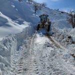 Diyarbakır’da kar sonrası 15 ilçenin kırsal yolları ulaşıma açıldı, kapalı yollar için çalışmalar devam ediyor.