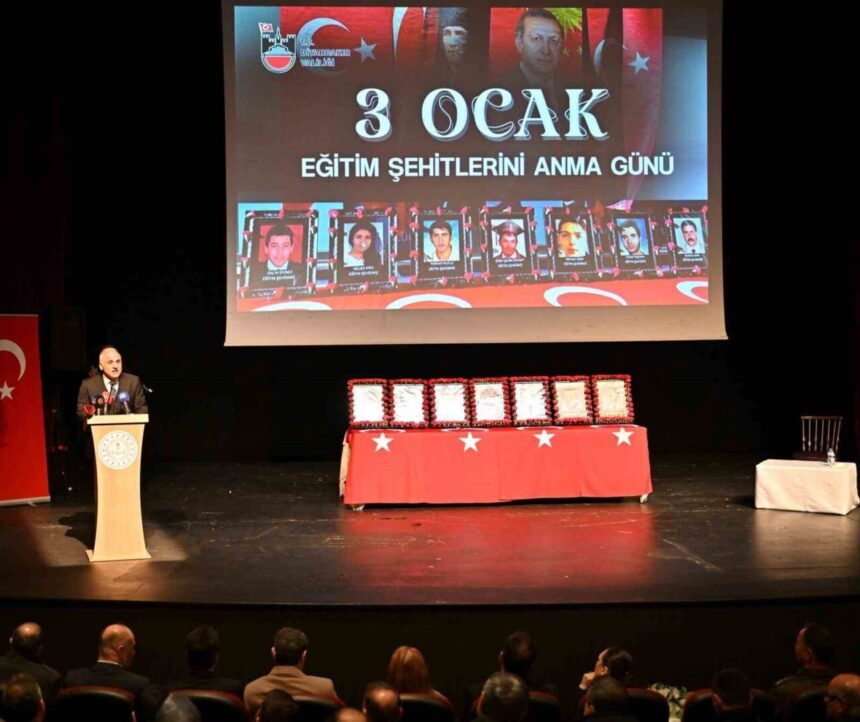 Diyarbakır’da 18 yıl önceki terör saldırısında hayatını kaybeden 7 kişi törenle anıldı.