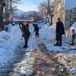 Diyarbakır’ın Çermik ilçesinde, Kuyu Mahallesi sakinleri yollarını kendi imkanlarıyla açtı.