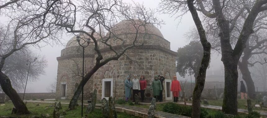 Aydınlı doğaseverler, Muğla’nın Milas ilçesindeki İkiz Türbe bölgesini keşfetti.