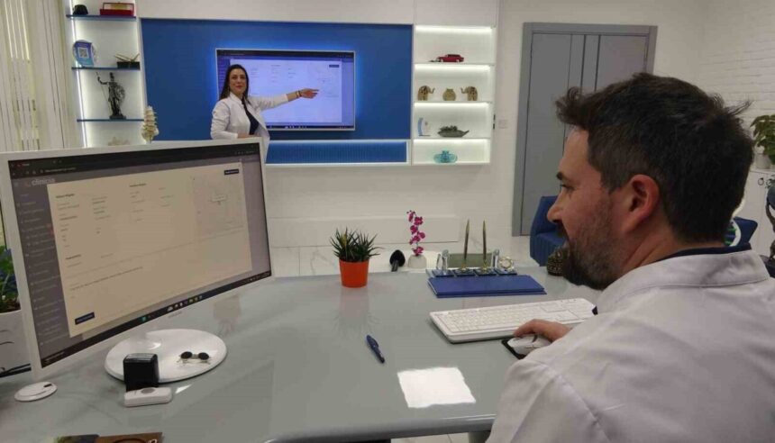 Mersin’deki doktor çift, yapay zeka destekli sağlık takip sistemiyle acil müdahalede önemli yenilikler sağladı. Mersin’deki doktor çift, yapay zeka destekli sağlık takip sistemiyle acil müdahalede önemli yenilikler sağladı.