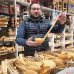 Dönem dizileri ahşap eşyalarına olan ilgiyi artırdı, Samsun’da şimşir kaşıklar ve sepetler yoğun talep görüyor.