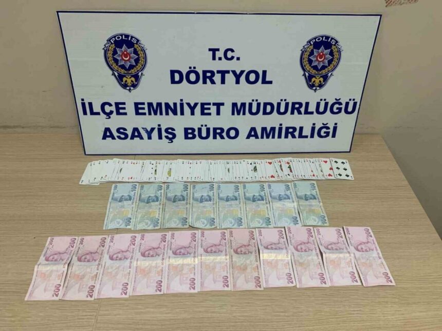 Hatay’da kumar oynayan 4 kişiye toplam 46 bin 416 TL ceza kesildi. Hatay’da kumar oynayan 4 kişiye toplam 46 bin 416 TL ceza kesildi.