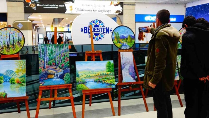 Tavşanlı’da Ressam Mehmet Yıldız’ın “Sonbaharın Renkleri II” sergisi sanat tutkunlarıyla buluştu. Tavşanlı’da Ressam Mehmet Yıldız’ın “Sonbaharın Renkleri II” sergisi sanat tutkunlarıyla buluştu.