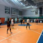 DÜZCE (İHA) – Düzce Gençlik Merkezi’nde düzenlenen voleybol turnuvaları, gönüllü gençlerin katılımıyla sürüyor.