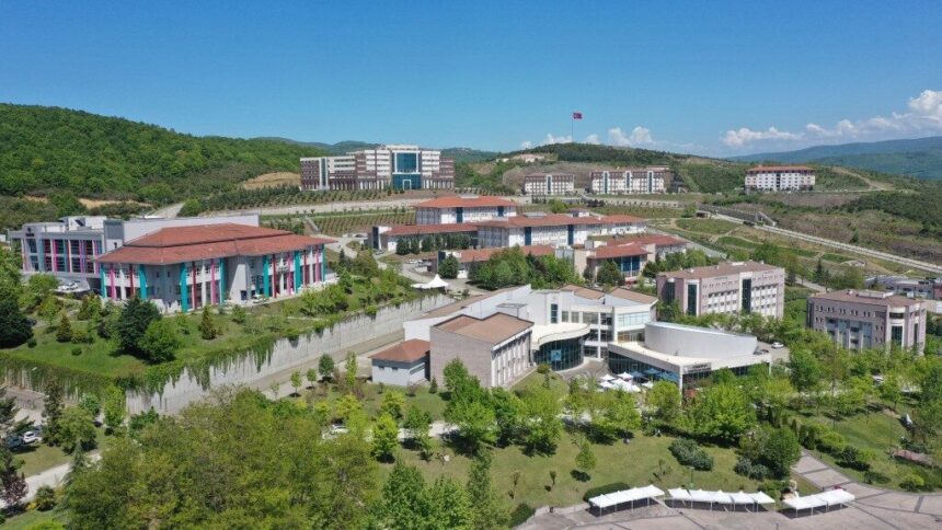 Düzce Üniversitesi, THE 2026 sıralamalarında mühendislik ve yaşam bilimlerinde ulusal başarılar elde etti. Düzce Üniversitesi, THE 2026 sıralamalarında mühendislik ve yaşam bilimlerinde ulusal başarılar elde etti.