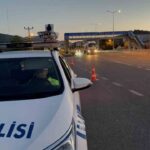 Düzce’de 2025’te trafik denetimlerinde 133 bin 343 sürücüye ceza kesildi, 6 bin 599 araç men edildi.