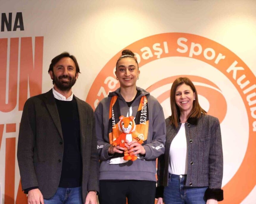 Eczacıbaşı Dynavit, milli pasör Elif Şahin ile 2026-2027 sezonu için sözleşmesini 1 yıl uzattı. Eczacıbaşı Dynavit, milli pasör Elif Şahin ile 2026-2027 sezonu için sözleşmesini 1 yıl uzattı.