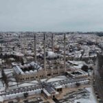 Edirne’de kar, tarihi mekanları beyaz örtüyle süsledi. Selimiye Camii ve Karaağaç muhteşem görüntüler sundu.