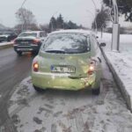 Edirne’de kar yağışı nedeniyle 9 aracın karıştığı zincirleme kaza trafiği aksattı.