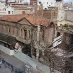 Edremit’te Tarihi Otelin Çatısında Çökme Gerçekleşti, Güvenlik Önlemleri Devam Ediyor