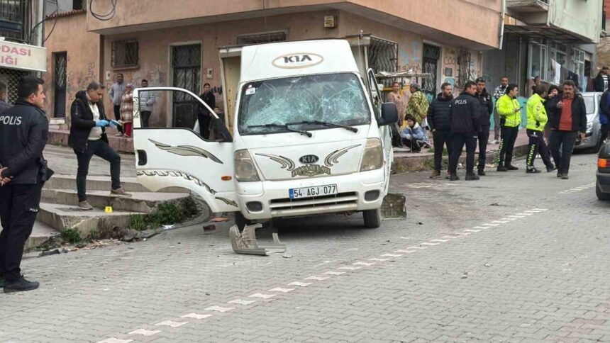 Edremit’te alacak verecek çatışmasında 2 kişi tüfekle yaralandı, hastaneye kaldırıldı.