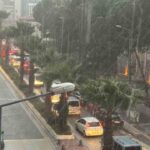 Ege Bölgesi’nde etkili lodos sonrası Edremit’te dolu yağışı yaşandı.