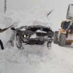 Eğribel Geçidi’nde yoğun kar nedeniyle ulaşımda aksama; birçok araç yolda kaldı.