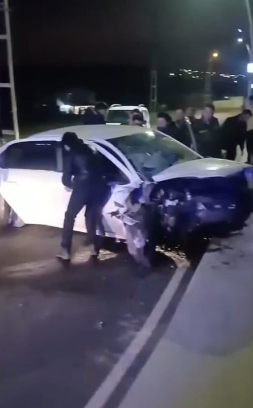 Arnavutköy’de ehliyetsiz sürücünün neden olduğu kazada 4 kişi yaralandı, ambulanslarla hastaneye kaldırıldı. Arnavutköy’de ehliyetsiz sürücünün neden olduğu kazada 4 kişi yaralandı, ambulanslarla hastaneye kaldırıldı.