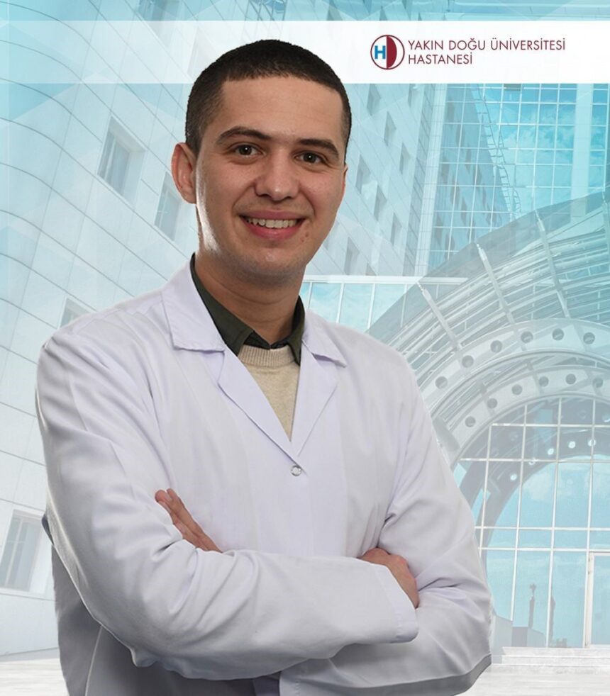 Diyetisyen Doç. Dr. Taygun Dayı, kontrolsüz dijital ekran kullanımının çocuklarda obeziteye yol açabileceğini belirtti. Diyetisyen Doç. Dr. Taygun Dayı, kontrolsüz dijital ekran kullanımının çocuklarda obeziteye yol açabileceğini belirtti.