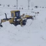 Elazığ’da kar yağışı sonrası birçok köy yolu kapandı, 130’u ulaşıma açıldı, 207’sinde çalışmalar devam ediyor.