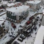 Elazığ’daki apartmanda çıkan yangında 11 kişi dumandan etkilendi, hastaneye kaldırıldılar.