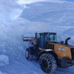 Elazığ’da kar sebebiyle kapalı 115 köy yolunda çalışmalar devam ediyor.