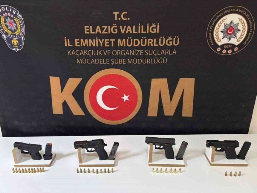 Elazığ’da İcadiye Mahallesi’nde gerçekleşen olayda 4 ruhsatsız tabanca ele geçirildi, 2 kişi tutuklandı. Elazığ’da İcadiye Mahallesi’nde gerçekleşen olayda 4 ruhsatsız tabanca ele geçirildi, 2 kişi tutuklandı.
