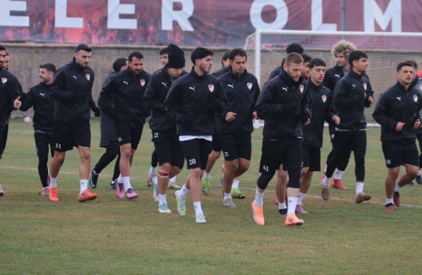 Elazığspor’un Antalya’daki ara dönemi kampı 18 Ocak Pazar günü sona erecek. Elazığspor’un Antalya’daki ara dönemi kampı 18 Ocak Pazar günü sona erecek.