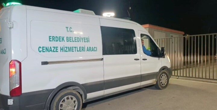 Balıkesir’de gölette ölü bulunan Elif Kumal’ın cenazesi Bursa Adli Tıp Kurumu’na ulaştı.