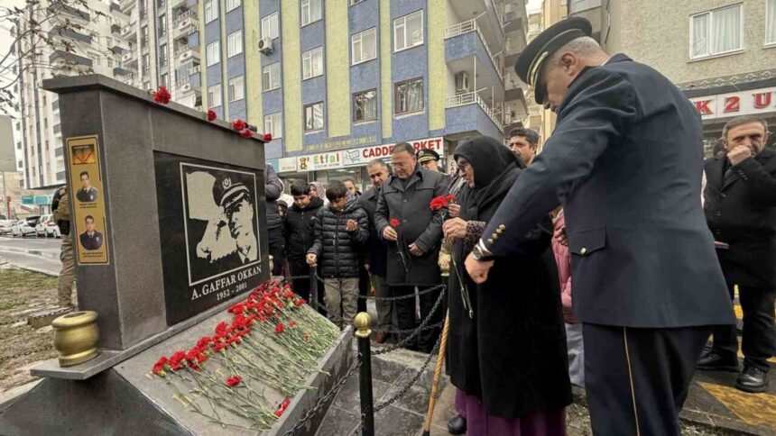Diyarbakır’da Şehit Emniyet Müdürü Ali Gaffar Okkan, 25. yılında anıldı. Diyarbakır’da Şehit Emniyet Müdürü Ali Gaffar Okkan, 25. yılında anıldı.